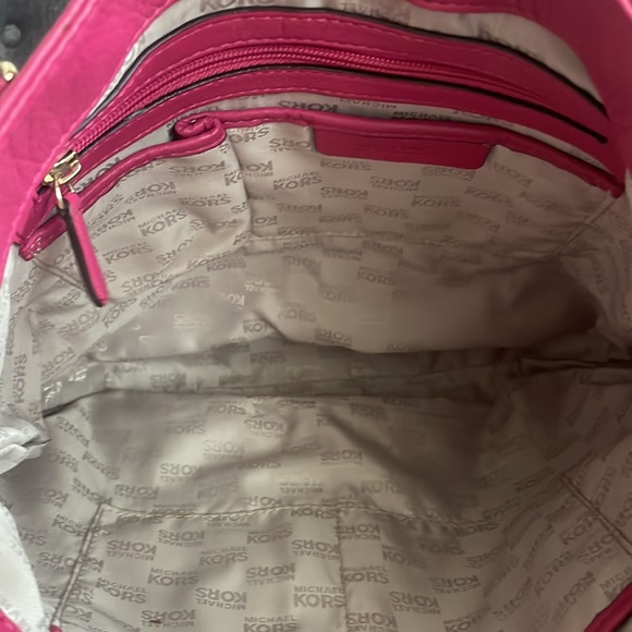 MK Leather hot pink shoulder bag with gold chain and accessory - Picture 5 of 6